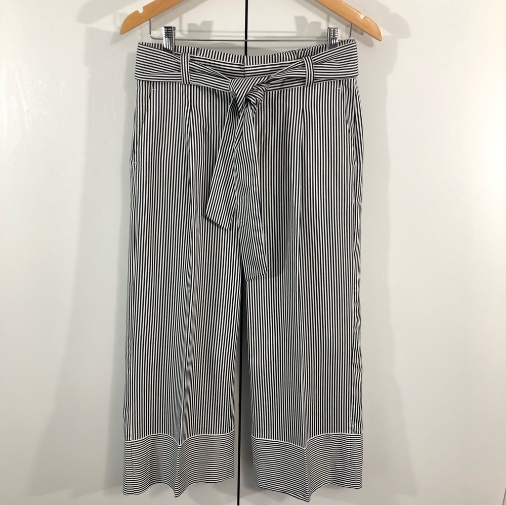 NWT- Banana Republic Grey Stripe Wide Leg Crop Pant. Sz 2